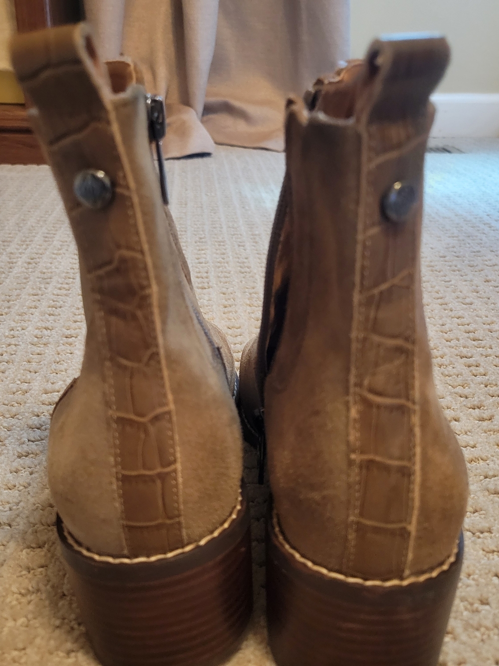 Donald J Pliner Suede Chelsea Boots - Tan - Size 7M Women's - Picture 3 of 11